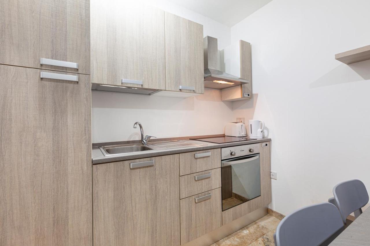 Designer Home With Comfy Sofa In Central Valletta By 360 Estates エクステリア 写真