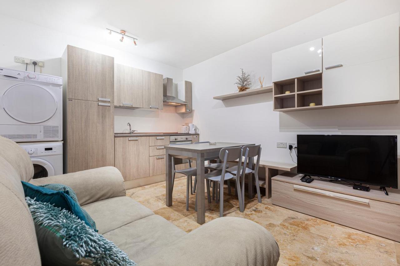 Designer Home With Comfy Sofa In Central Valletta By 360 Estates エクステリア 写真