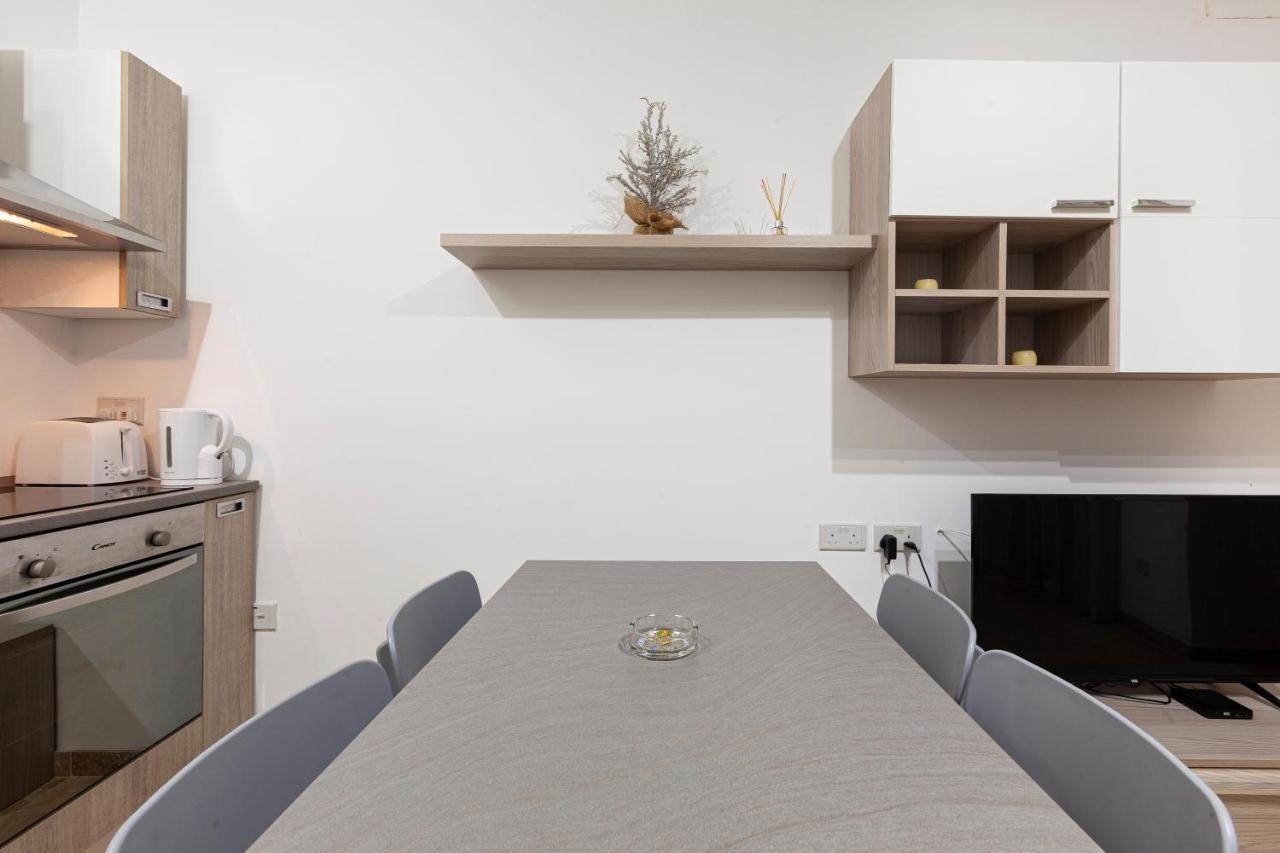 Designer Home With Comfy Sofa In Central Valletta By 360 Estates エクステリア 写真
