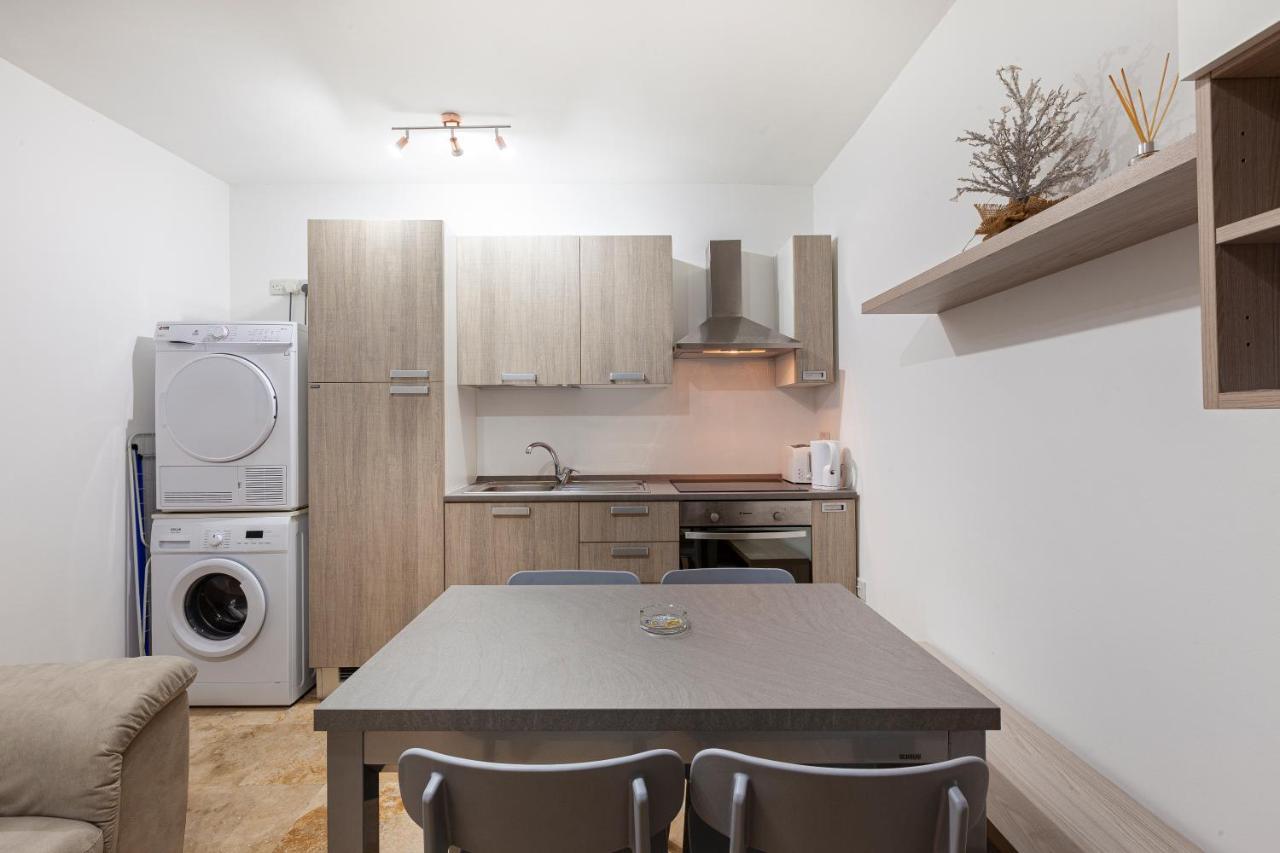 Designer Home With Comfy Sofa In Central Valletta By 360 Estates エクステリア 写真