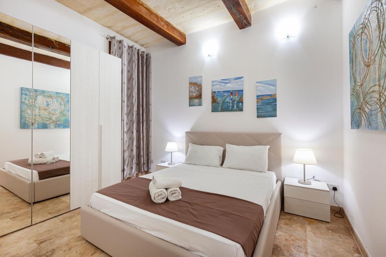 Designer Home With Comfy Sofa In Central Valletta By 360 Estates エクステリア 写真