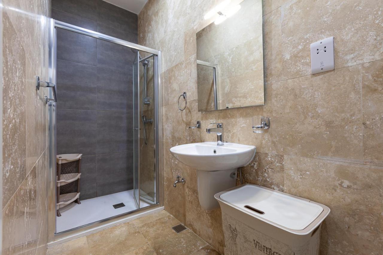Designer Home With Comfy Sofa In Central Valletta By 360 Estates エクステリア 写真